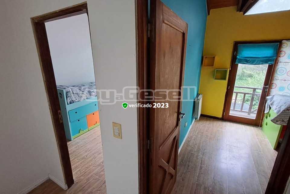 Alquilo Casa Turquesa en Villa Gesell zona Centro a 1200 Mts. de la Playa