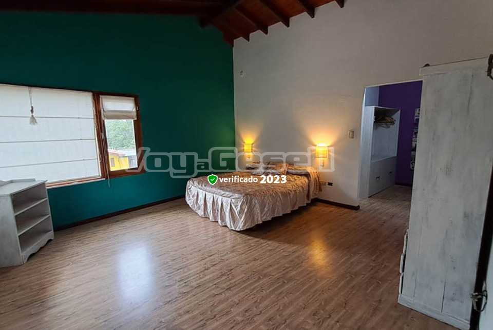 Alquilo Casa Turquesa en Villa Gesell zona Centro a 1200 Mts. de la Playa