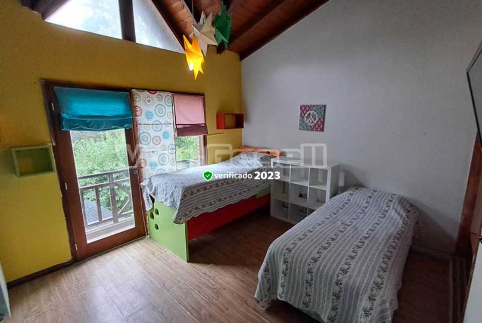 Alquilo Casa Turquesa en Villa Gesell zona Centro a 1200 Mts. de la Playa