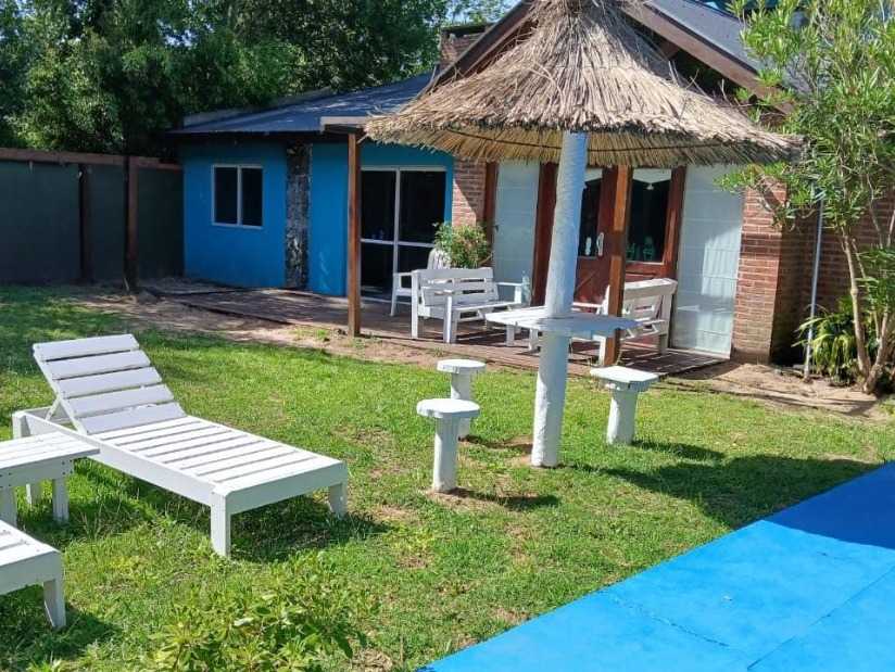 Alquilo Casa Turquesa en Villa Gesell zona Centro a 1200 Mts. de la Playa