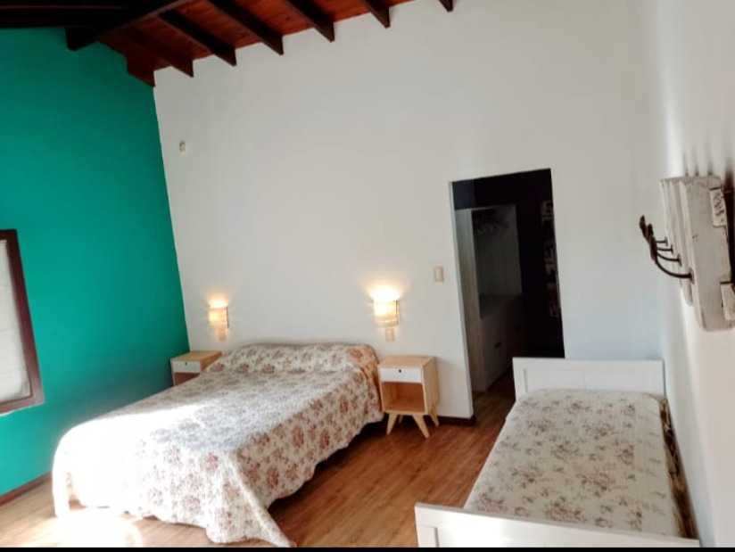 Alquilo Casa Turquesa en Villa Gesell zona Centro a 1200 Mts. de la Playa