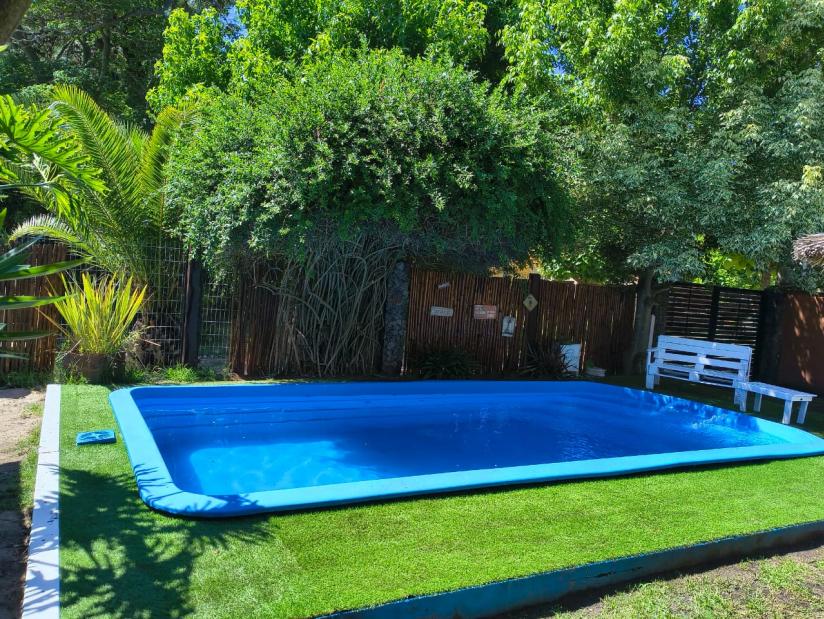 Alquilo Casa Turquesa en Villa Gesell zona Centro a 1200 Mts. de la Playa 