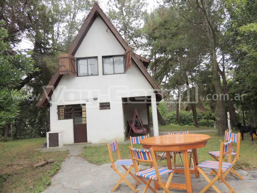 Alquilo Casa ULMA en Villa Gesell zona Centro a 2000 mts de la Playa 