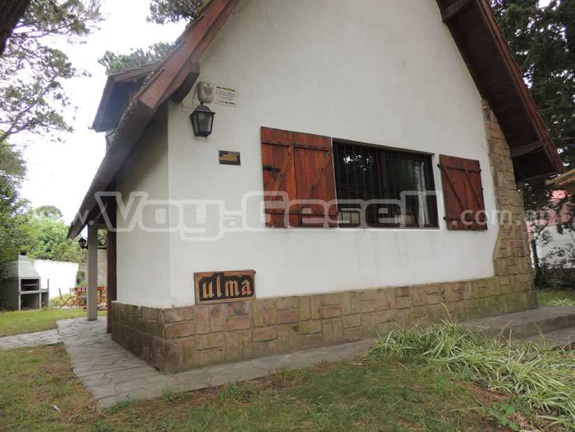 Alquilo Casa ULMA en Villa Gesell zona Centro a 2000 mts de la Playa 