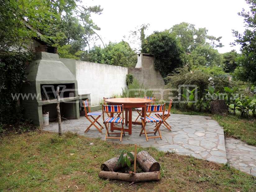 Alquilo Casa ULMA en Villa Gesell zona Centro a 2000 mts de la Playa