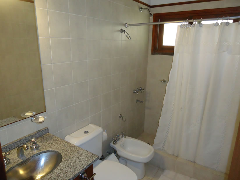 Alquilo Cabaña Villa Olimpia en Villa Gesell zona Barrio Norte a 80 Mts de la Playa