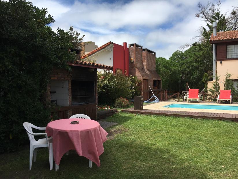 Alquilo Cabaña Villa Olimpia en Villa Gesell zona Barrio Norte a 80 Mts de la Playa