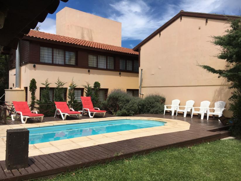 Alquilo Cabaña Villa Olimpia en Villa Gesell zona Barrio Norte a 80 Mts de la Playa