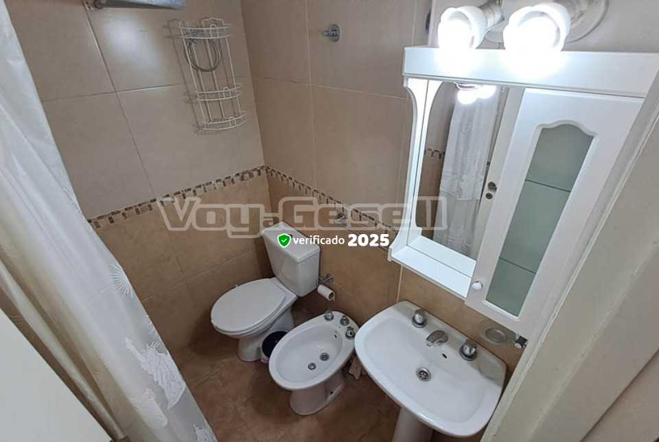 Alquilo Departamento Vistamar IV depto 8 en Villa Gesell zona Centro a 10 Mts de la Playa 