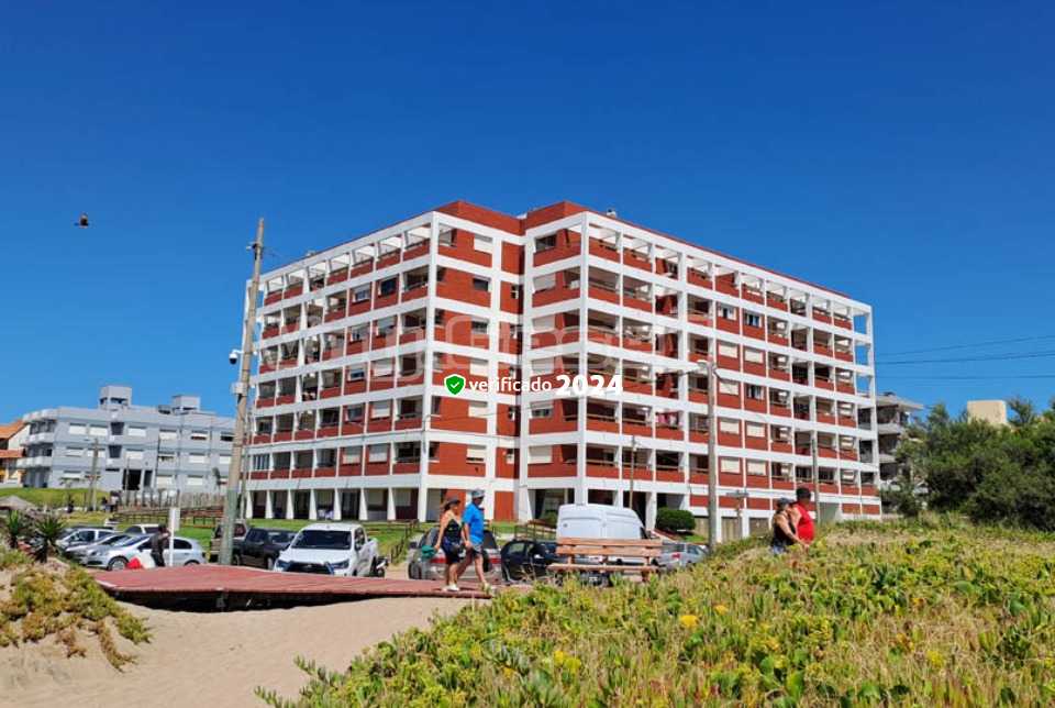 Alquilo Departamento Vistamar XII 3C en Villa Gesell zona Centro a 20 mts de la Playa 