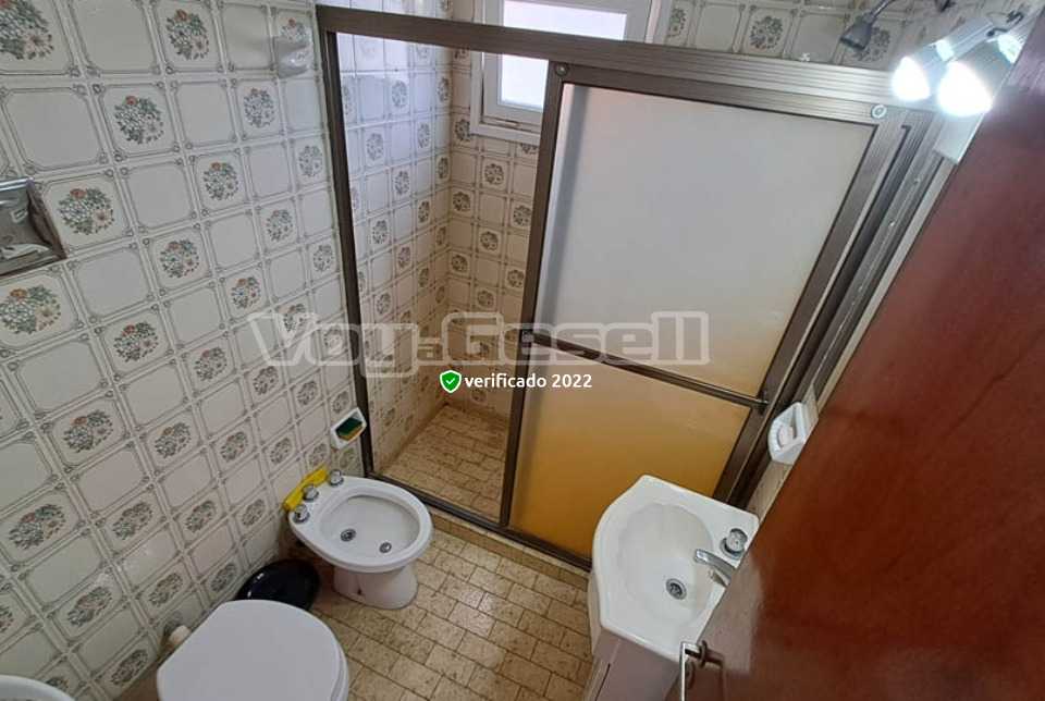 Alquilo Departamento Vistamar XII 2do I en Villa Gesell zona Centro Comercial a 10 mts de la Playa 