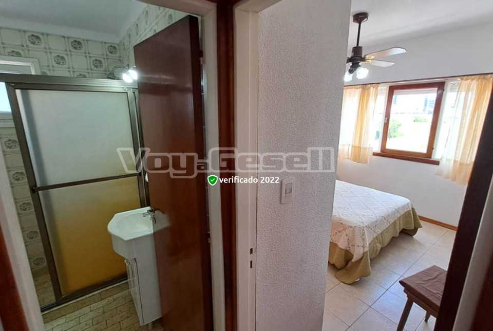 Alquilo Departamento Vistamar XII 2do I en Villa Gesell zona Centro Comercial a 10 mts de la Playa 