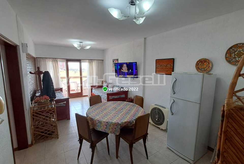Alquilo Departamento Vistamar XII 2do I en Villa Gesell zona Centro Comercial a 10 mts de la Playa 