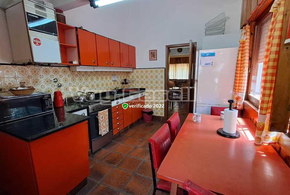 Alquilo Chalet Xenos en Villa Gesell zona Barrio Norte a 200 Mts de la Playa Cocina Completa