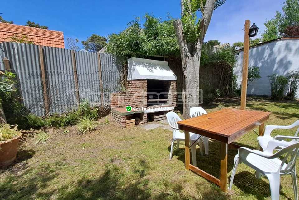 Alquilo Chalet Xenos en Villa Gesell zona Barrio Norte a 200 Mts de la Playa Parque c/Parrilla