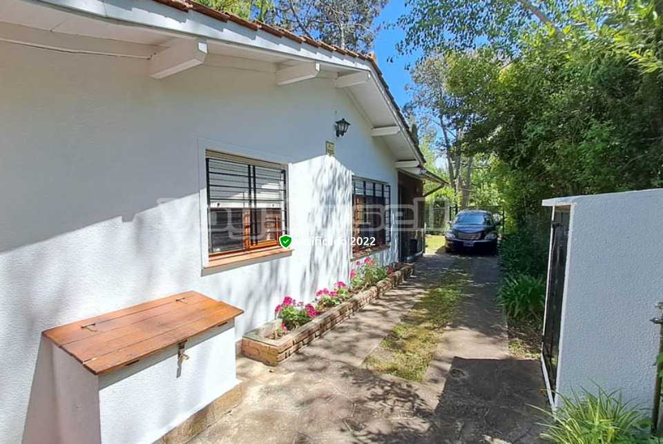 Alquilo Chalet Xenos en Villa Gesell zona Barrio Norte a 200 Mts de la Playa Acceso Vehiculos