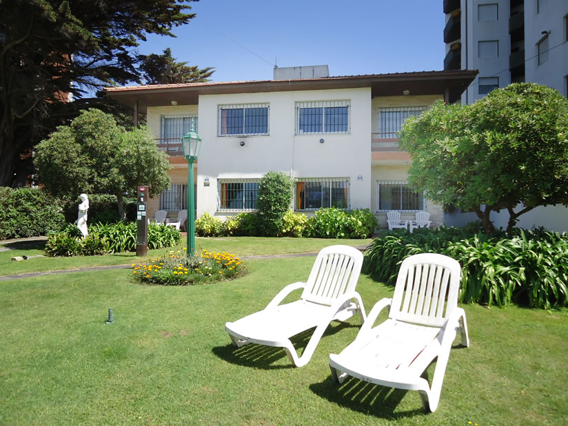 Alquilo Departamento YAI Departamentos en Villa Gesell zona Centro Comercial a 100 Mts de la Playa 