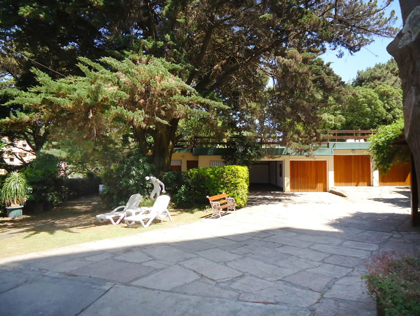 Alquilo Departamento YAI Departamentos en Villa Gesell zona Centro Comercial a 100 Mts de la Playa