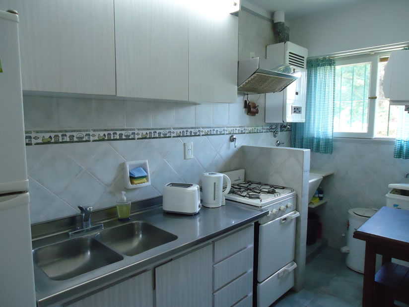 Alquilo Departamento YAI Departamentos en Villa Gesell zona Centro Comercial a 100 Mts de la Playa 