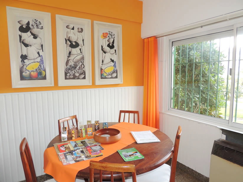 Alquilo Departamento YAI Departamentos en Villa Gesell zona Centro Comercial a 100 Mts de la Playa 