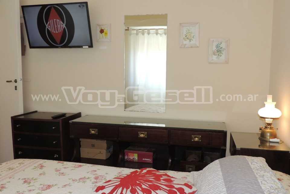 Alquilo Departamento Yenteco Piso 1 Dpto 2 en Villa Gesell zona Centro Comercial a 50 Mts de la Playa