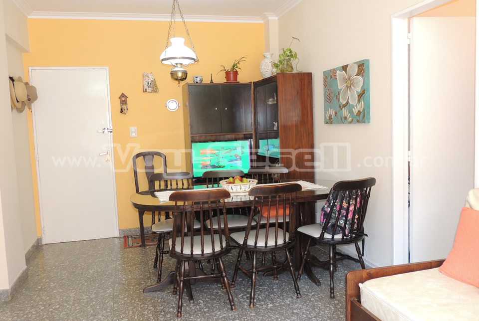 Alquilo Departamento Yenteco Piso 1 Dpto 2 en Villa Gesell zona Centro Comercial a 50 Mts de la Playa 