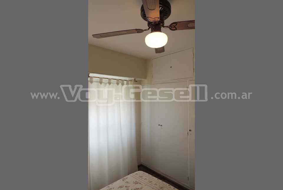 Alquilo Departamento Yenteco Piso 1 Dpto 2 en Villa Gesell zona Centro Comercial a 50 Mts de la Playa