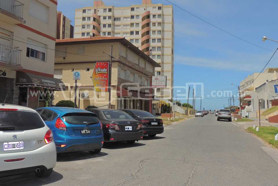 Alquilo Departamento Yenteco Piso 1 Dpto 2 en Villa Gesell zona Centro Comercial a 50 Mts de la Playa