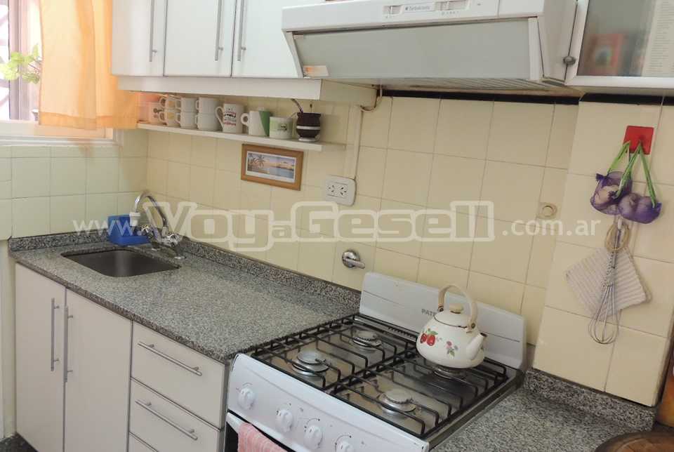 Alquilo Departamento Yenteco Piso 1 Dpto 2 en Villa Gesell zona Centro Comercial a 50 Mts de la Playa 