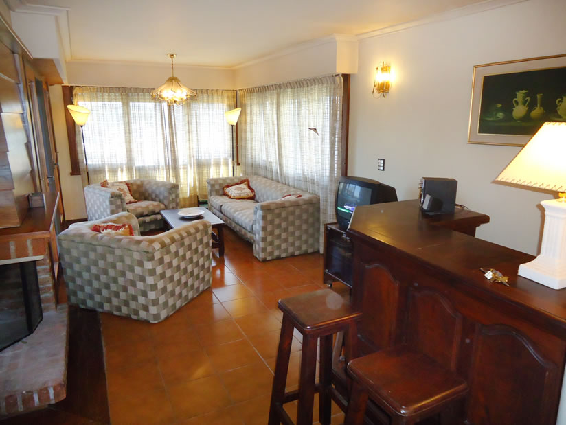 Alquilo Departamento Yupehue 6to en Villa Gesell zona Centro Comercial a 200 Mts de la Playa 