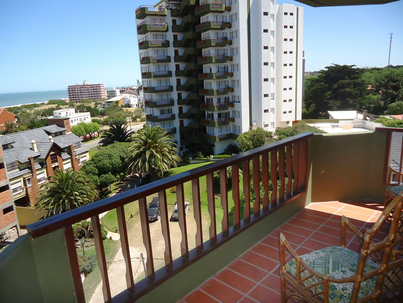 Alquilo Departamento Yupehue 6to en Villa Gesell zona Centro Comercial a 200 Mts de la Playa