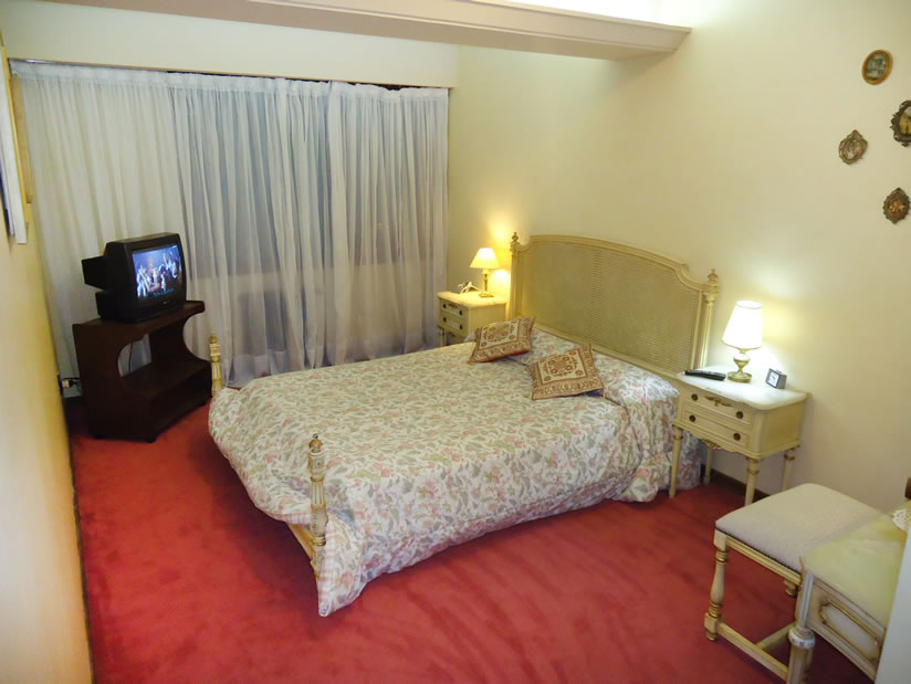 Alquilo Departamento Yupehue 6to en Villa Gesell zona Centro Comercial a 200 Mts de la Playa