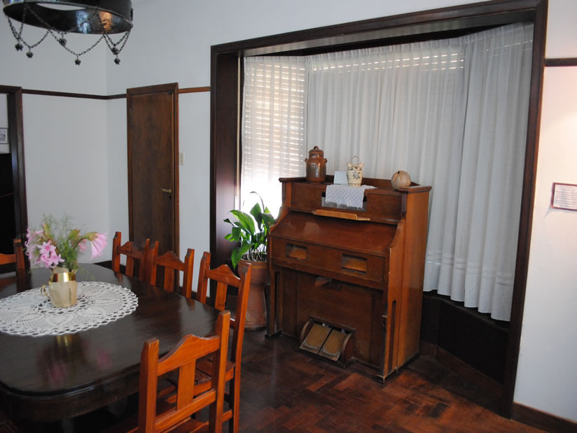 Centro Cultural Chalet de don Carlos en Villa Gesell zona  