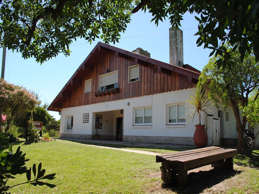Chalet de don Carlos: Centro Cultural en Villa Gesell.