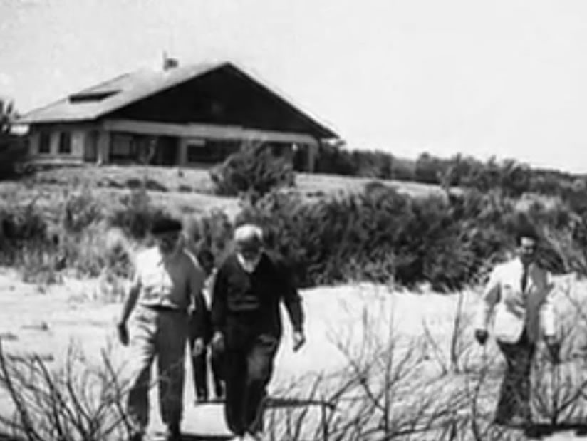 Centro Cultural Chalet de don Carlos en Villa Gesell zona 