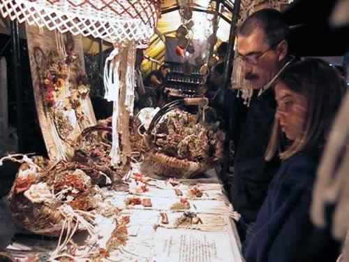 Ferias de Artesanos F.A.R.A Feria artesanal regional y artistica en Villa Gesell zona  