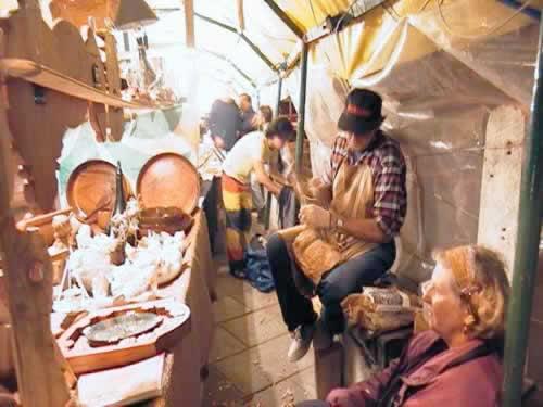 Ferias de Artesanos F.A.R.A Feria artesanal regional y artistica en Villa Gesell zona  