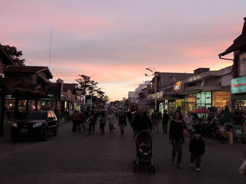 Atractivo Turistico La Avenida 3 en Villa Gesell zona 
