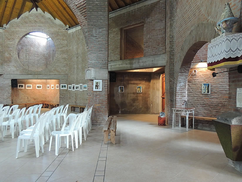 Iglesia Santiago Apóstol en Villa Gesell zona  
