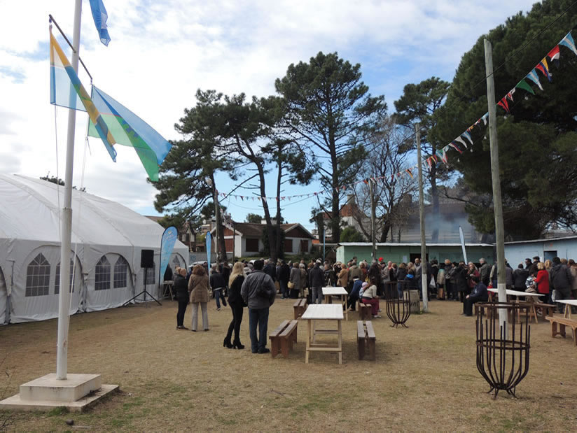 Iglesia Santiago Apóstol en Villa Gesell zona 